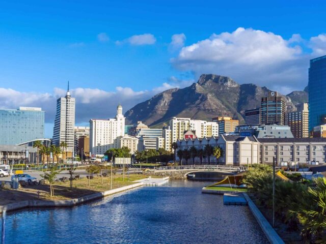 https://veloraholidays.in/wp-content/uploads/2018/08/post_capetown_02-640x480.jpg